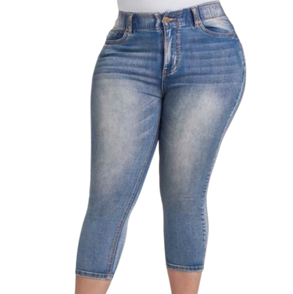 Venus NWT Plus Size Elastic Waistband Jean Capris - Picture 3 of 4